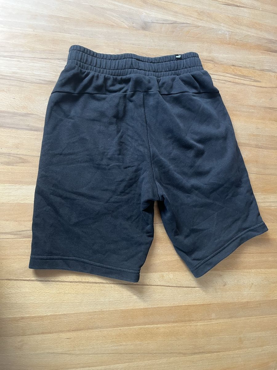 Puma Pantaloni: Schwarze Puma Shorts – Usato da Möriken AG venduto da Tigerente12 1