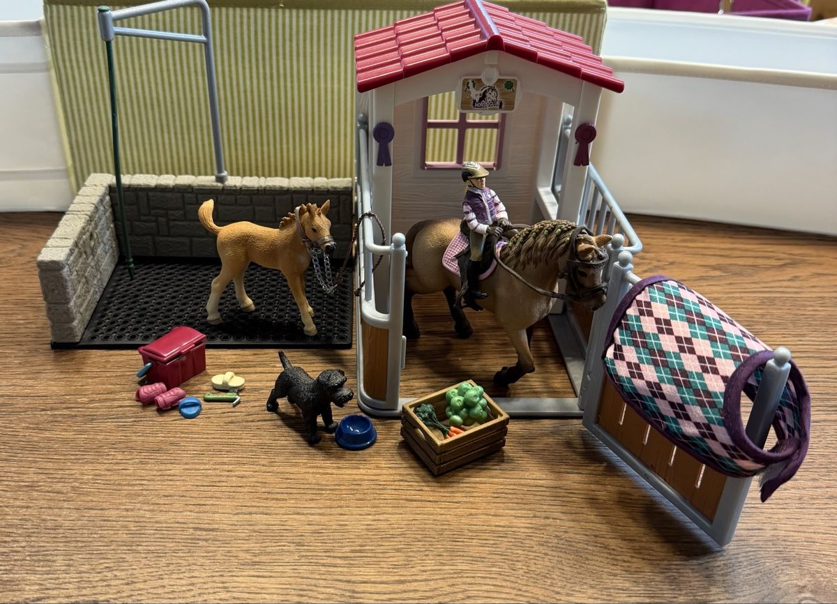 Schleich Giocattoli: Schleich Pferdebox mit Waschplatz – Usato da Auw venduto da grisu81