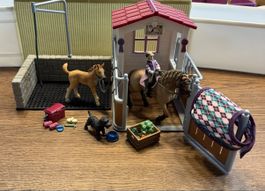 Schleich Pferdebox mit Waschplatz