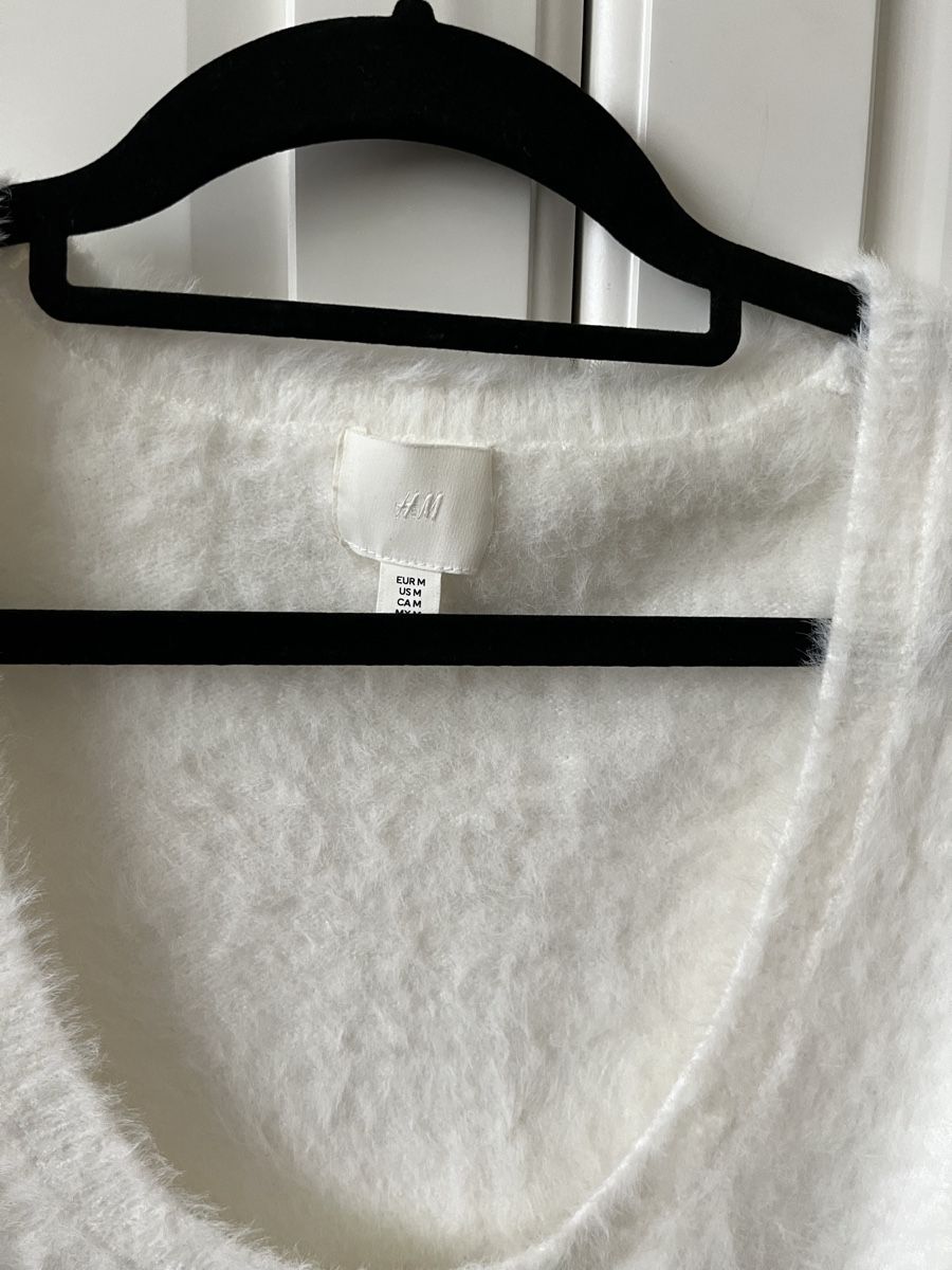 H&M Pullover & Sweatshirts: Weicher Pullover – Neu (gemäss Beschreibung) aus Allschwil von eyl_bb8q 1