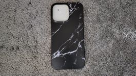 Coque d’iPhone 13 Pro marbrée noire et blanche
