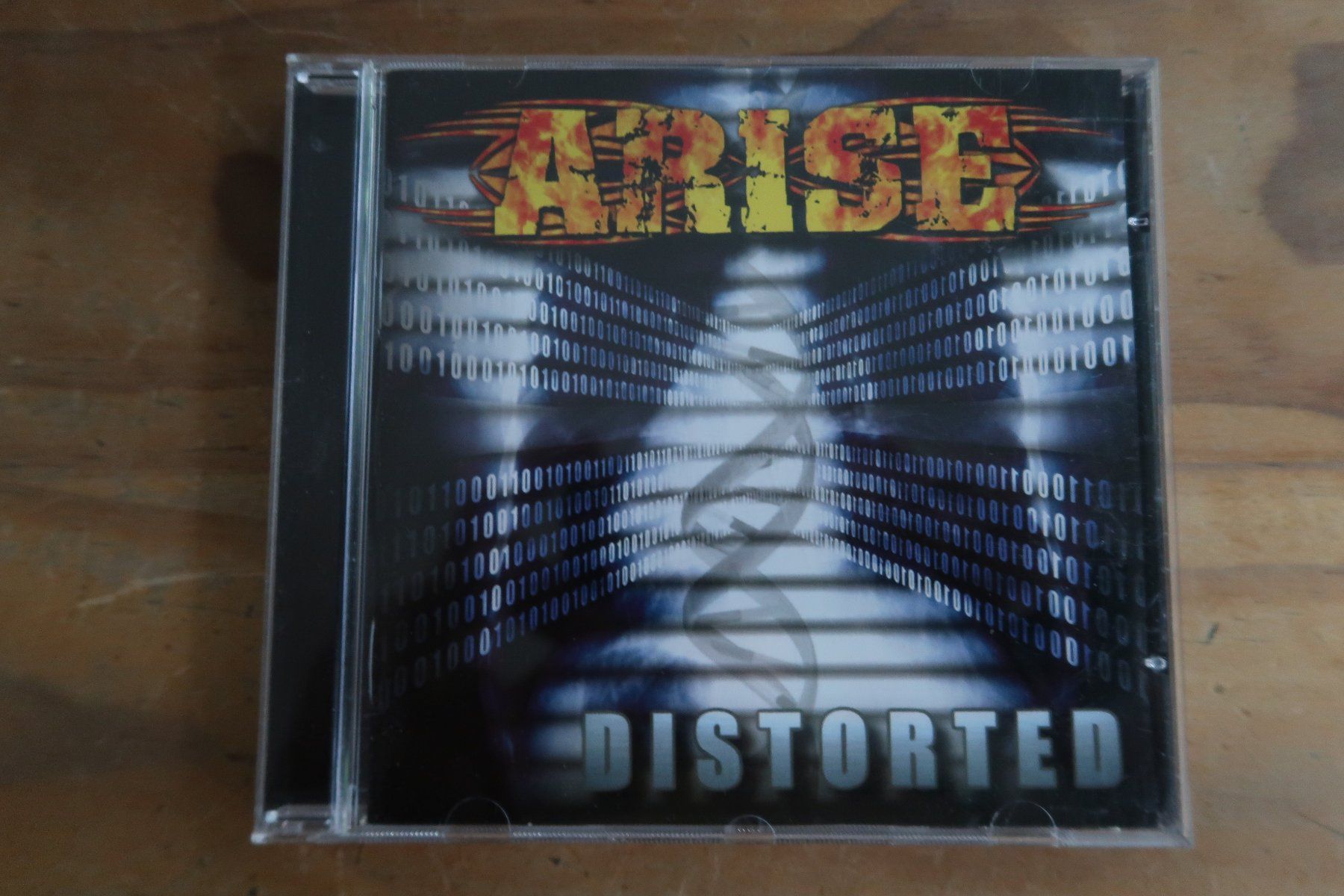 CD: ARISE - DISTORTED - SWISS METAL - CD – Usato da Basel venduto da Patiscat