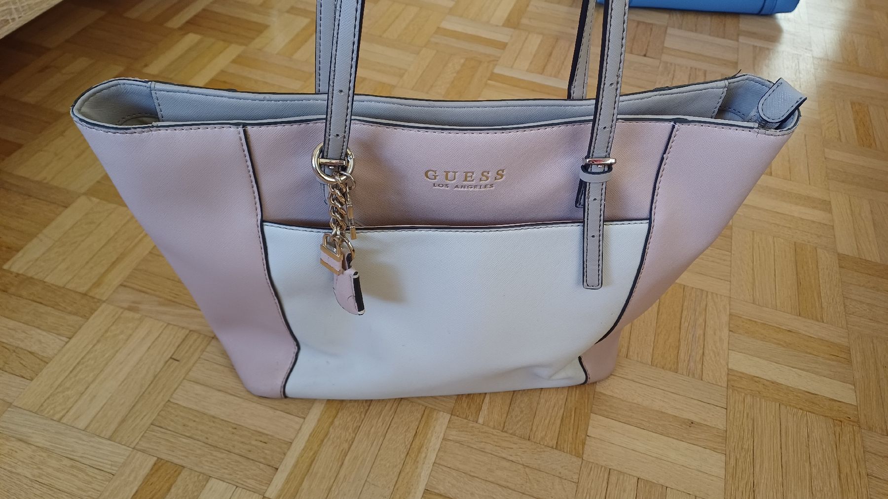 Guess Borse da donna: Guess Handtasche Sommerlich Pink ab 1CHF – Usato da Zürich venduto da hoeschtle