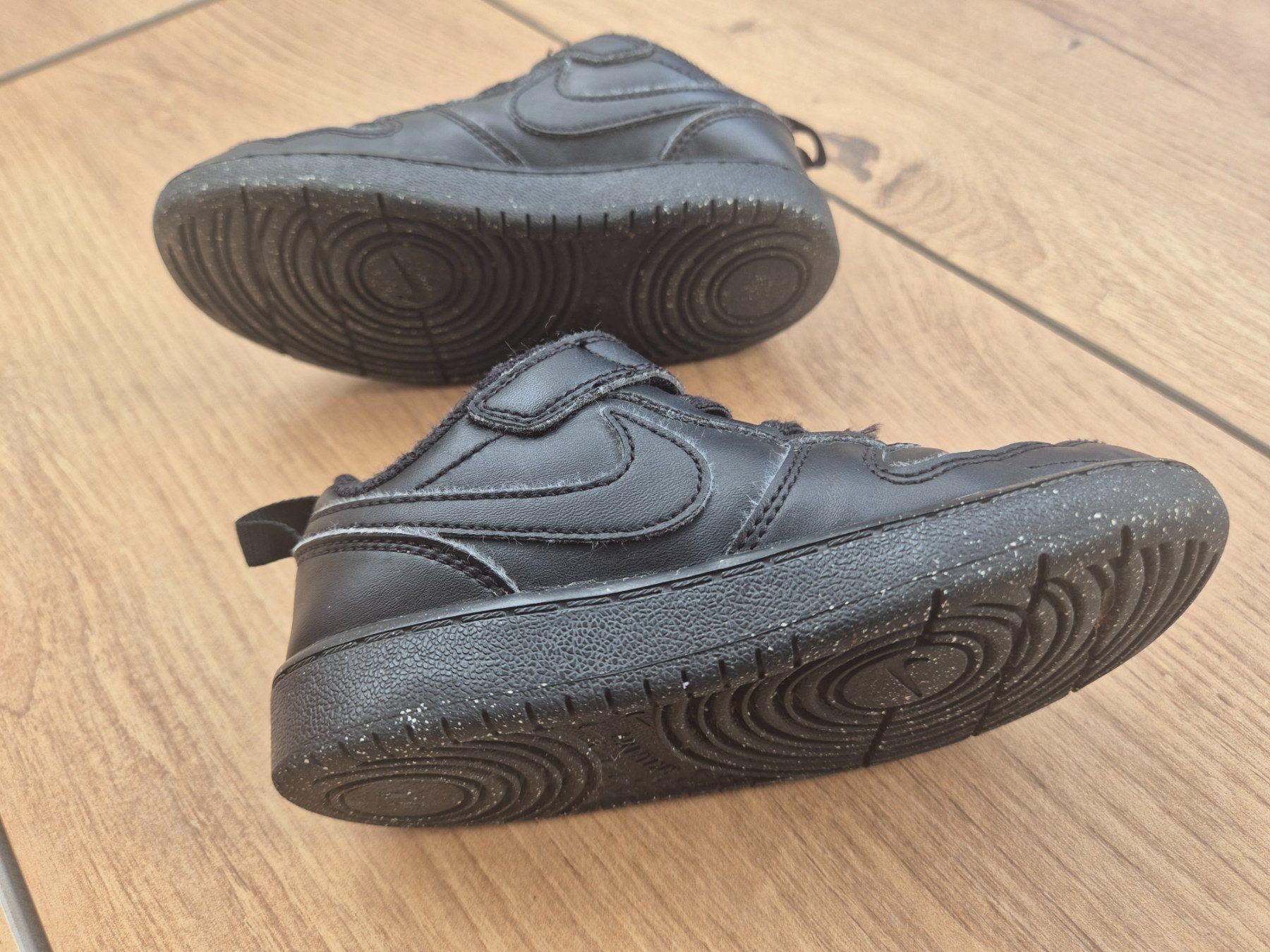 Nike Schuhe für Jungen: Nike Turnschuhe Junge Gr. 26 – Gebraucht aus Wil SG von Erk01 1