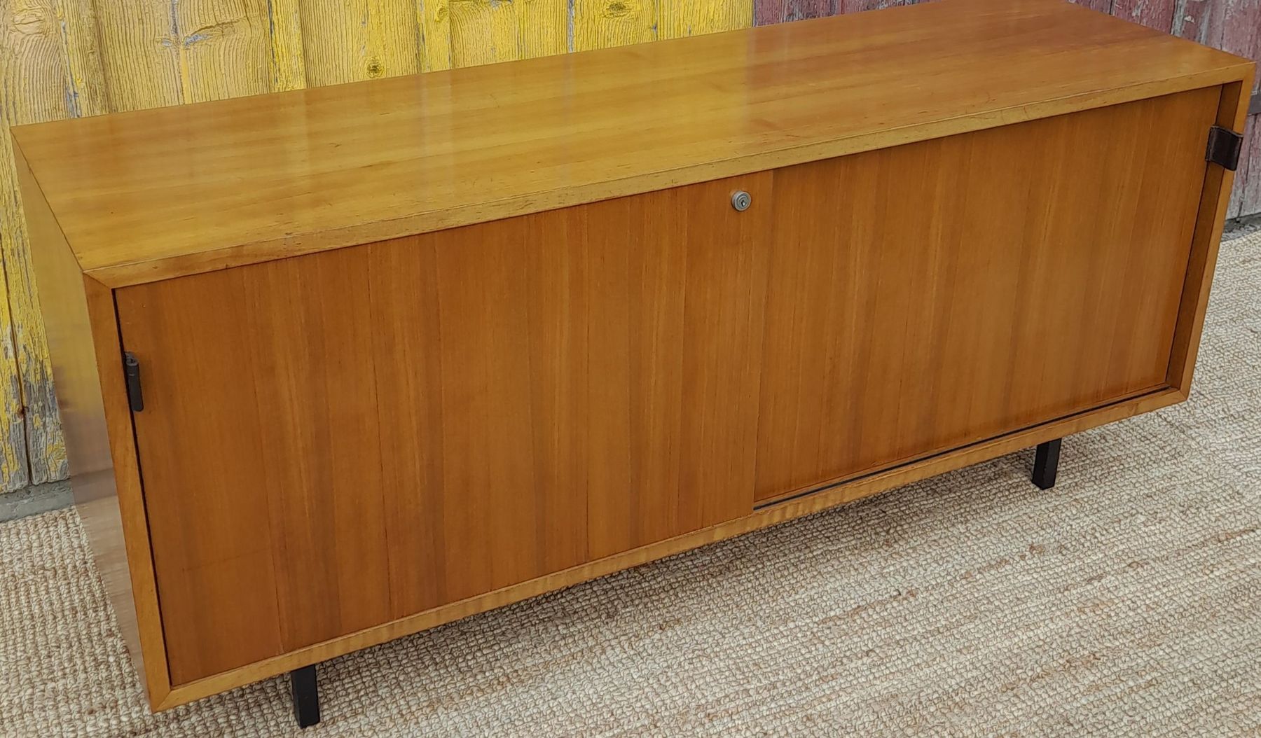 Cassettiere: Florence Knoll Sideboard Nussbaum – Usato da Haslen AI venduto da Vintagelix 1