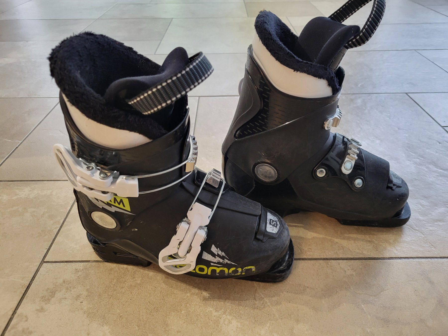 Salomon Scarpe per ragazzi: Chaussures de ski 18.5 – Usato da Gampelen venduto da cli_2thg