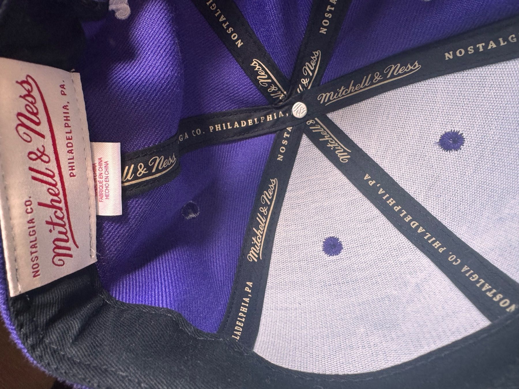 Mitchell & Ness Copricapi, berretti & cappellini: Mitchell & Ness Toronto Raptors snapback violet bon état – Usato da Genève venduto da car_99hb 2