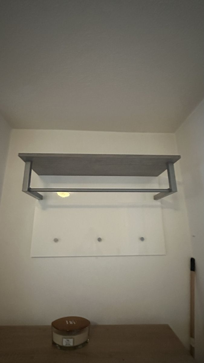 Garderobe: Massive Garderobe Weiss/Grau mit Hutablage & Haken – Gebraucht aus Winterthur von whatdreamz 2