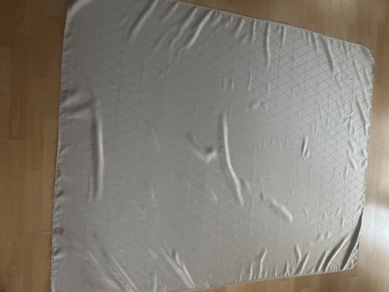 Stoffe: Tischtuch mit Struktur, silber, glanz – Gebraucht aus Niederglatt ZH von Polobunny 2