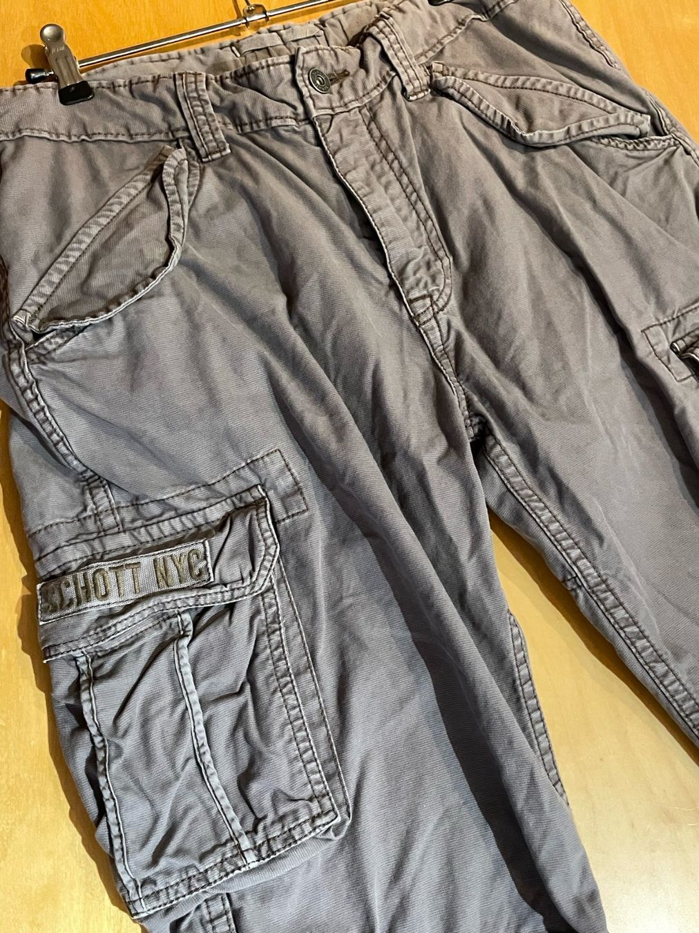 Schott Pantaloni: SCHOTT BROS. CARGO SHORTS SZ: 31 – Usato da Cortaillod venduto da Stay_Alive_vintage 2