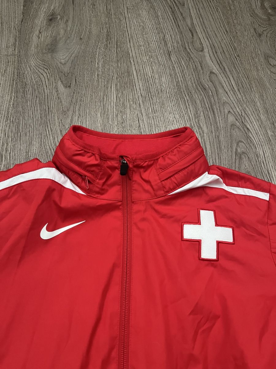 Nike Vestes: Nike Storm-FIT Damen Training Jacke – D'occasion à Reinach BL par Wasser20052011 5