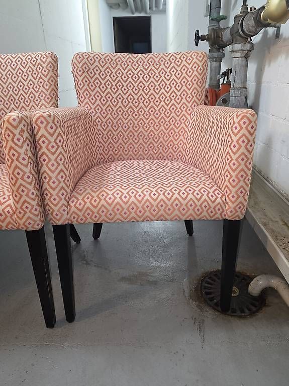 Chaises: 2 Stühle abzugeben – D'occasion à Stansstad par Shanaraa 4