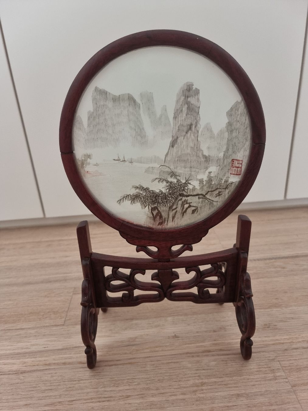 Tutte le decorazioni: Chinesischer Tischschirm aus Holz mit Motiv – Usato da Männedorf venduto da nad_6gqn