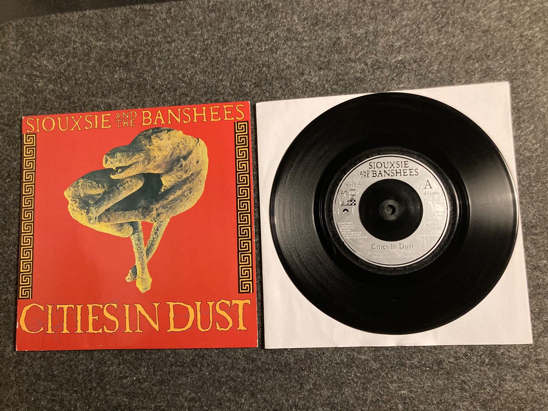 Schallplatten: Siouxsie And the Banshees - Cities In Dust (7") – Gebraucht aus Fribourg von Karushi