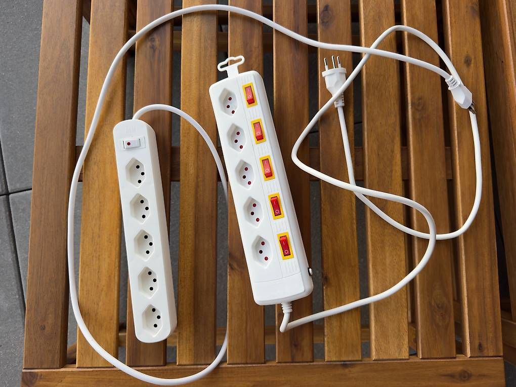 Spine: Lot de 2 multiprises – Nuovo e nell'imballaggio originale da Yverdon-les-Bains venduto da ele_z7jf