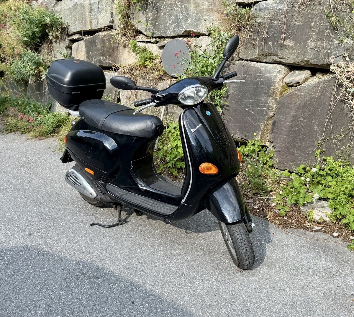 Vespa Scooter: Vespa ET 4 125 schwarz inkl. Topcase – Difettoso da Chur venduto da bargilimiu