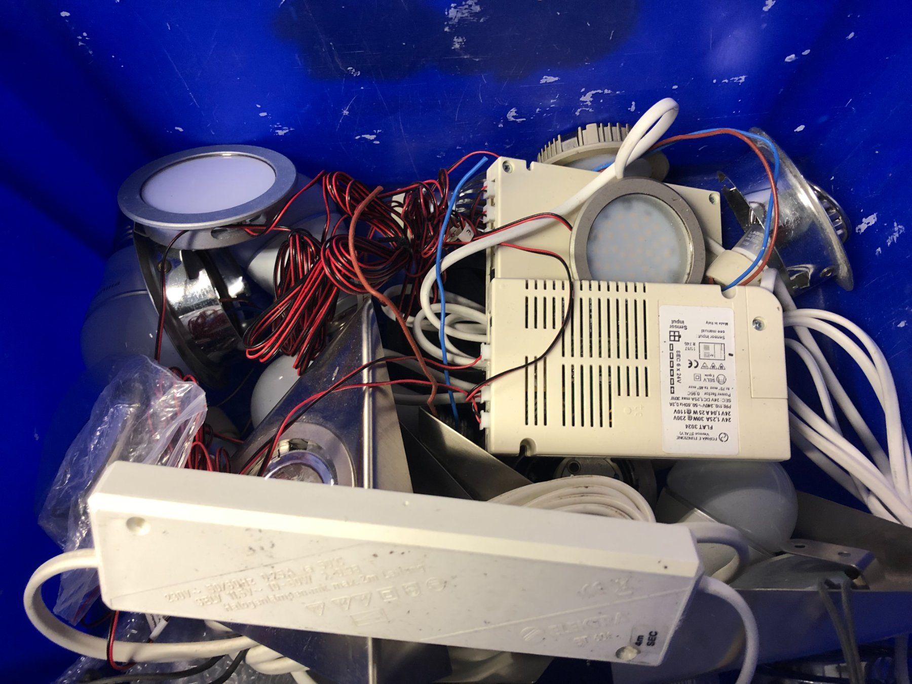 Lampade: verschiedenes LED und Halogen Zubehör – Usato da Horgen venduto da Mg0815