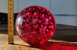 Glaskugel rot mit Luftblasen Dekoration, 930 Gramm schwer 