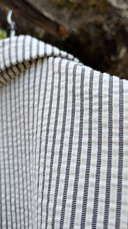 Chemise Zara à rayures noir et blanc, texture gaufrée