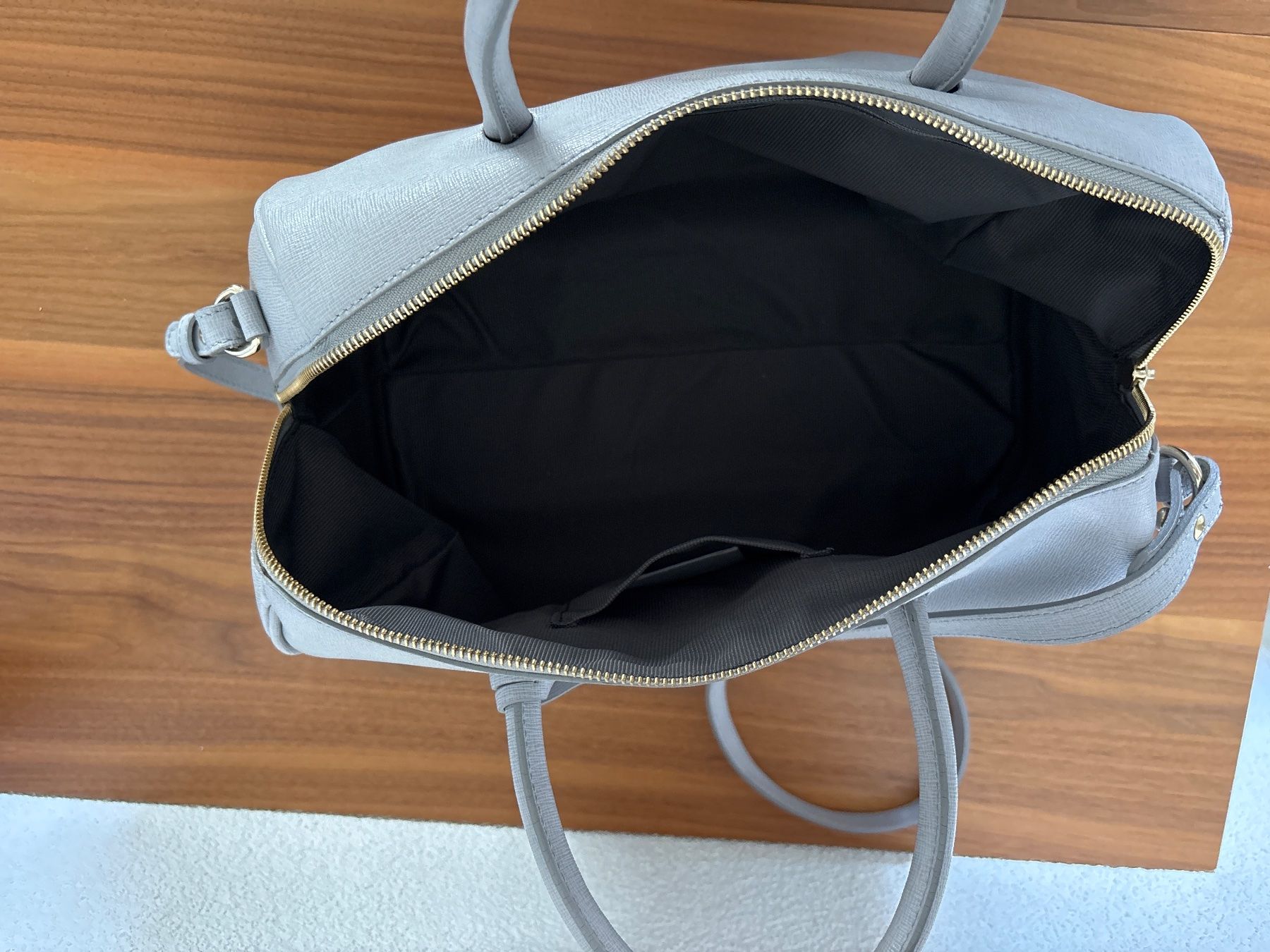 Furla Borse da donna: Wunderschöne Furla Ledertasche in Hellgrau - Top Zustand! – Usato da Tafers venduto da nad_2g7s 7