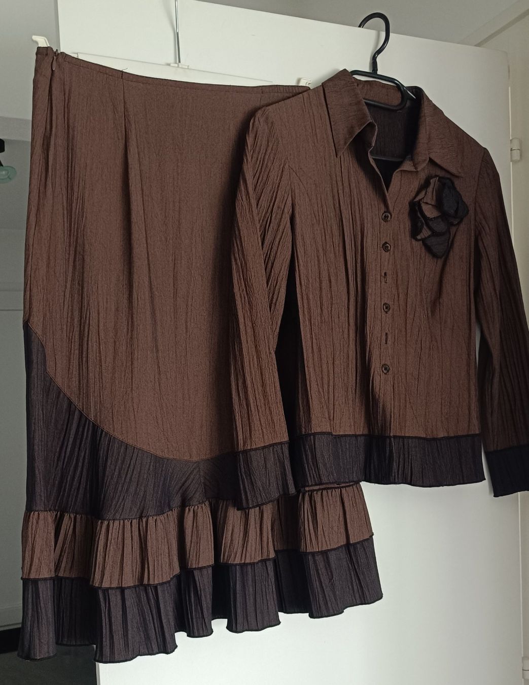 Completi & Tailleur: TAILLEUR JUPE+HAUT, TAILLE 36 – Usato da Sion venduto da andreina52