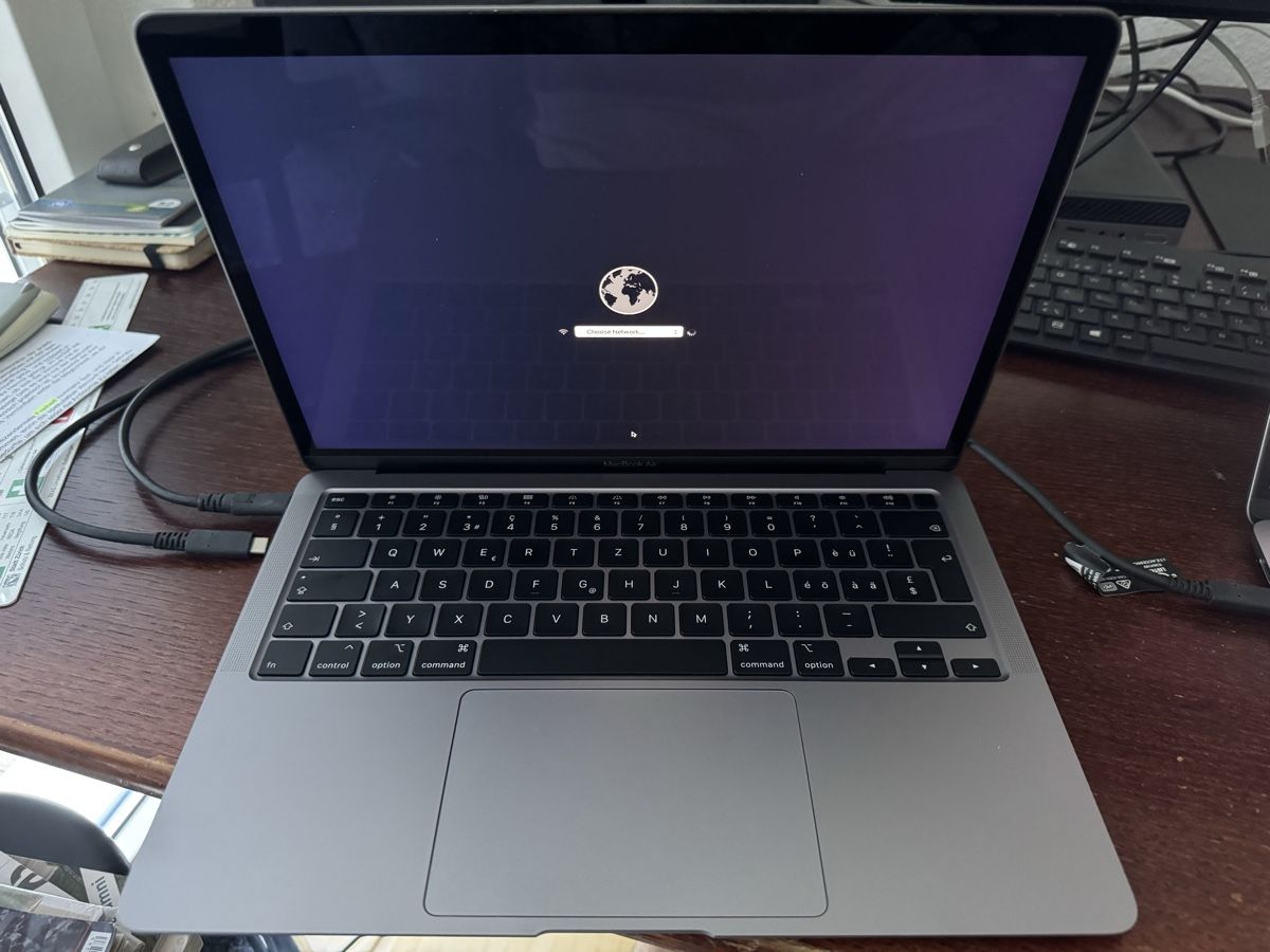 Apple Notebooks: MacBook Air 13” (2020 – Defekt aus Adliswil von Busys