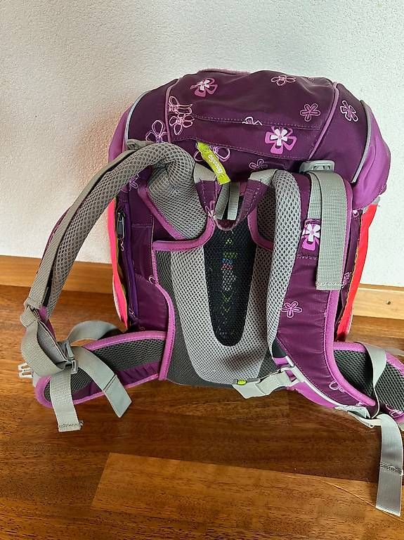Sacs & sacs à dos: Ergobag mit leuchtenden Rück- & Seitenzusatz – D'occasion à Roggwil TG par 77Michael 2