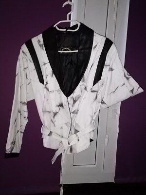 Wunderschön verspielte Veste aus geschmeidigem Leder