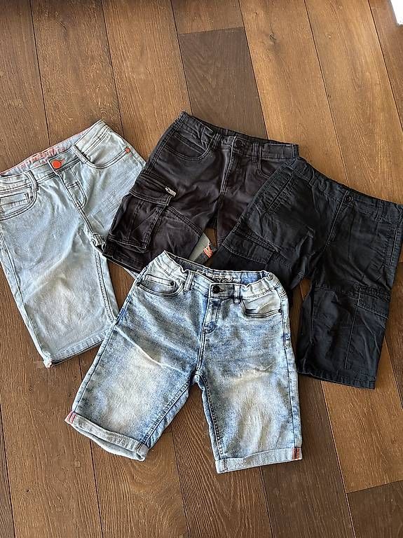 Lotti & Set di vestiti: Jungs Shorts 4 Stk Gr 152 – Usato da steffisburg venduto da stefanruoff