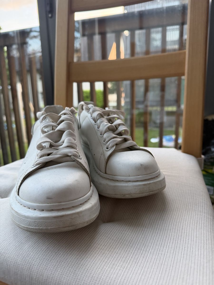 Alexander Mcqueen Herrenschuhe: Alexander McQueen White Oversized Sneakers - Size 38.5 👟  – Gebraucht aus Pfäffikon ZH von Mish-mischelina 1