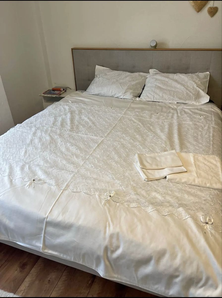 Coperte: weisse Bettdecke (Tagesdecke) – Nuovo (secondo la descrizione) da Liestal venduto da esr_9y9c