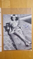 Noel Neill, Original Autogramm auf Grossfoto in s/w