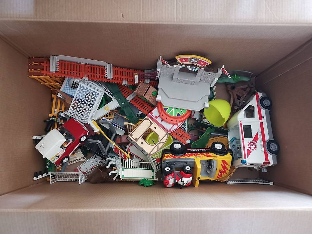 Playmobil Giocattoli: Riesige Box voll Playmobil – Usato da Stans venduto da Findus7318 2