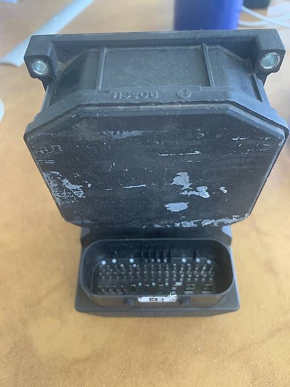 Bosch Tutti pezzi di ricambio auto: ECU Bosch 5.7 / A0004465689 Sprinter 903 – Usato da Gampelen venduto da Disabo 1