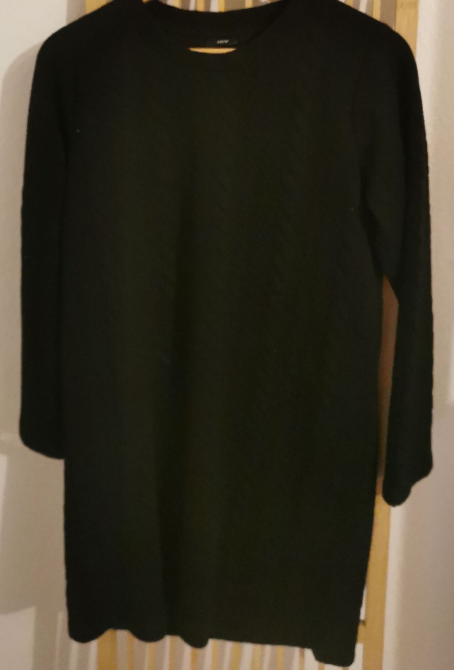 Vestiti: Elegante Vestito Nero – Usato da Fribourg venduto da chi_j8yw