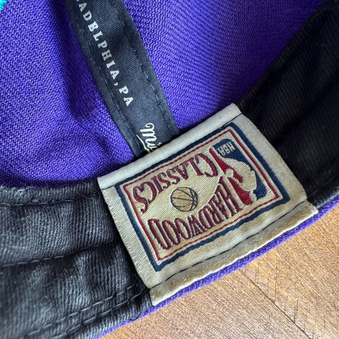 Copricapi, berretti & cappellini: Charlotte Hornets Cap Mitchell & Ness Cap – Usato da Luzern venduto da fairflip 5