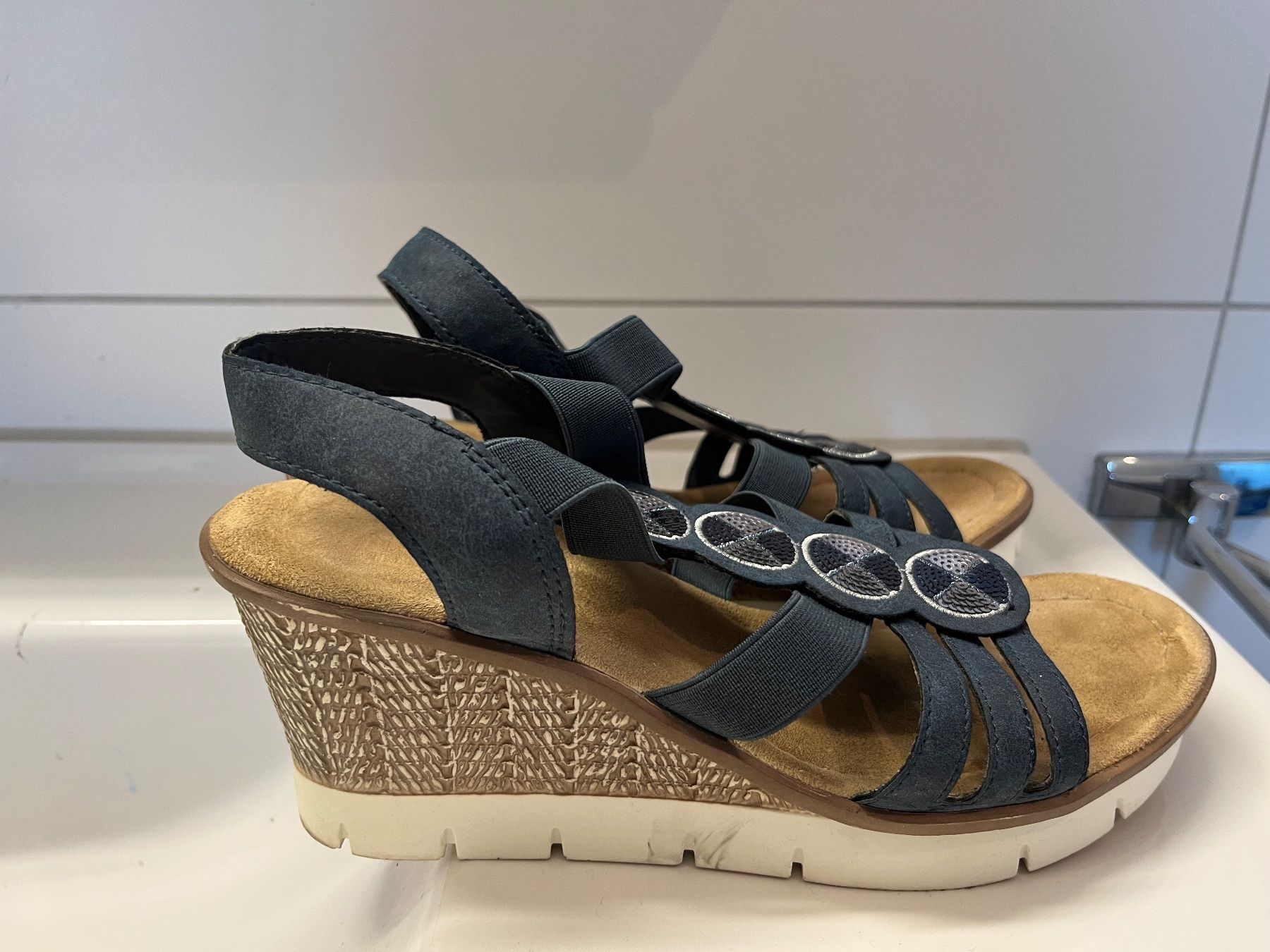 Rieker Scarpe da donna: Rieker Sandalen Gr. 40 – Usato da Birmenstorf AG venduto da BMW.M5 4