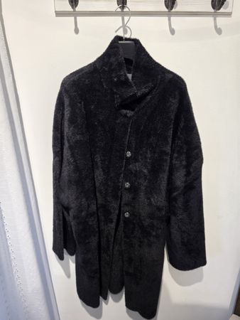 Mantel Leonardo schwarz flauschig Grösse XS oversize