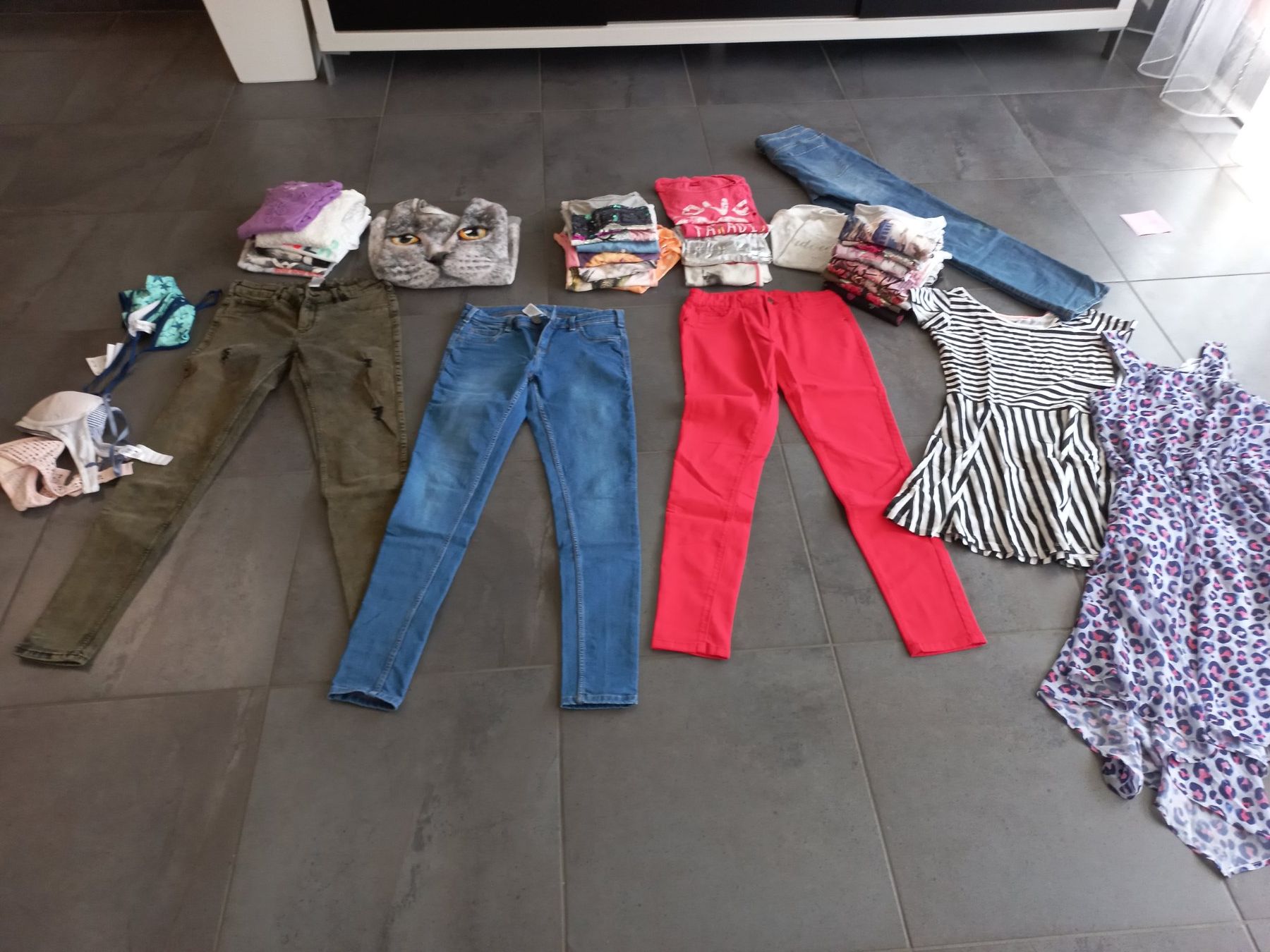 Lotti & Set di vestiti: Grosses Kleiderpaket Gr. 170/176 – Usato da Muri AG venduto da Bufr
