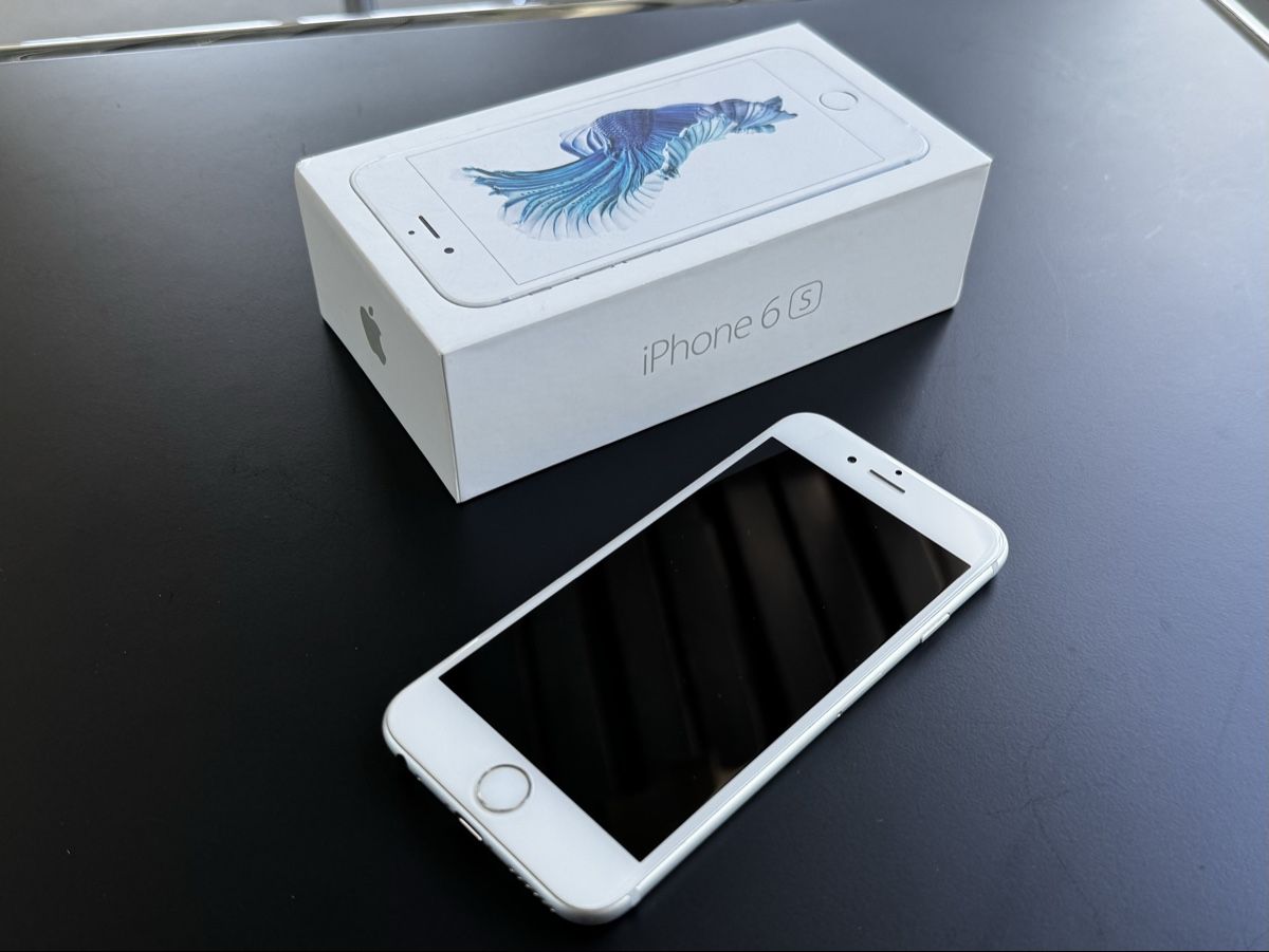 Apple Telefoni cellulari / Smartphones: Original iPhone 6 S / Silver / 64GB – Usato da Bern venduto da Daddylong 2