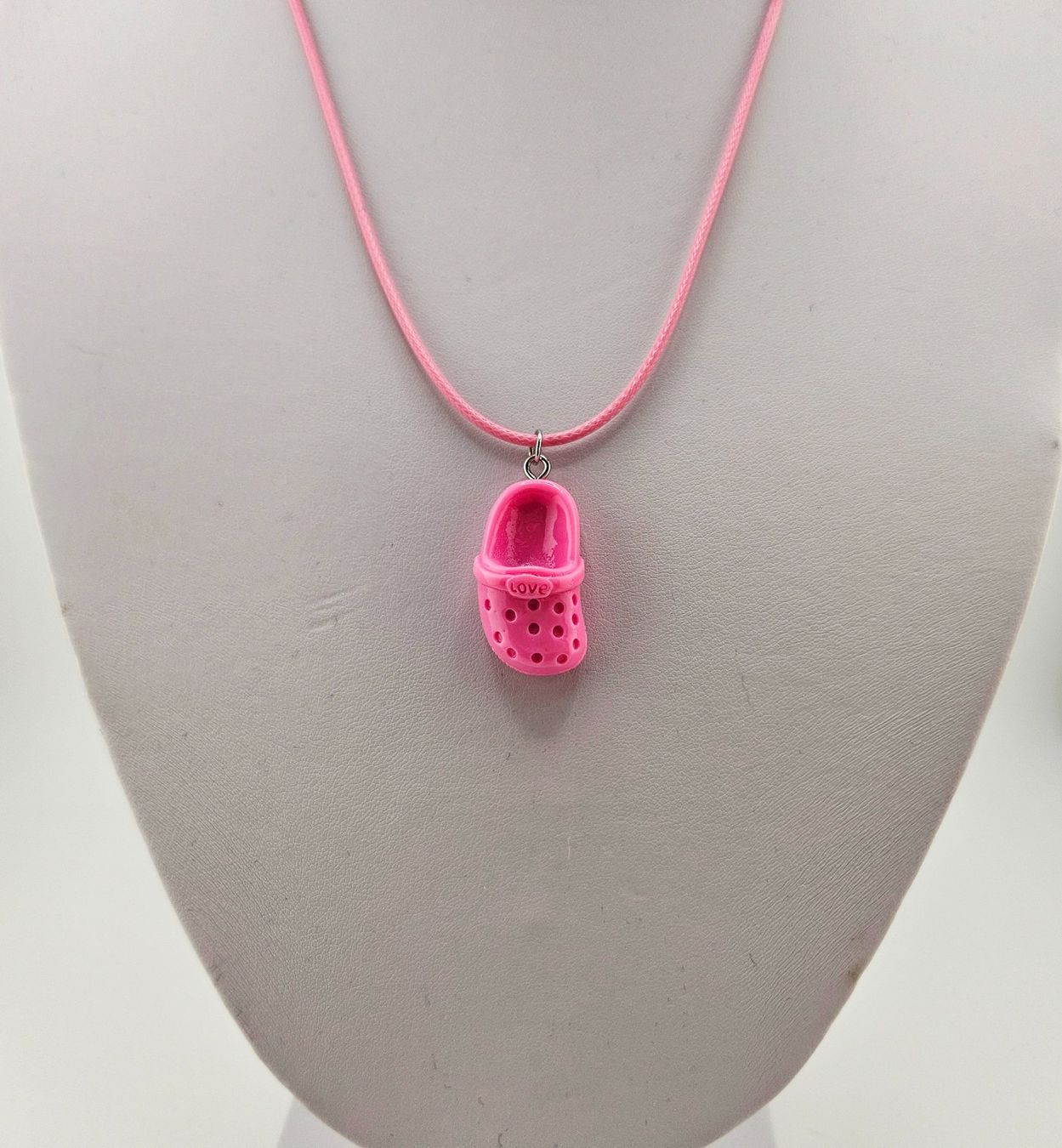 Catenine: Damenhalskette mit Crocs Anhänger Pink/Rosa – Nuovo e nell'imballaggio originale da Thalwil venduto da Seesteine 3