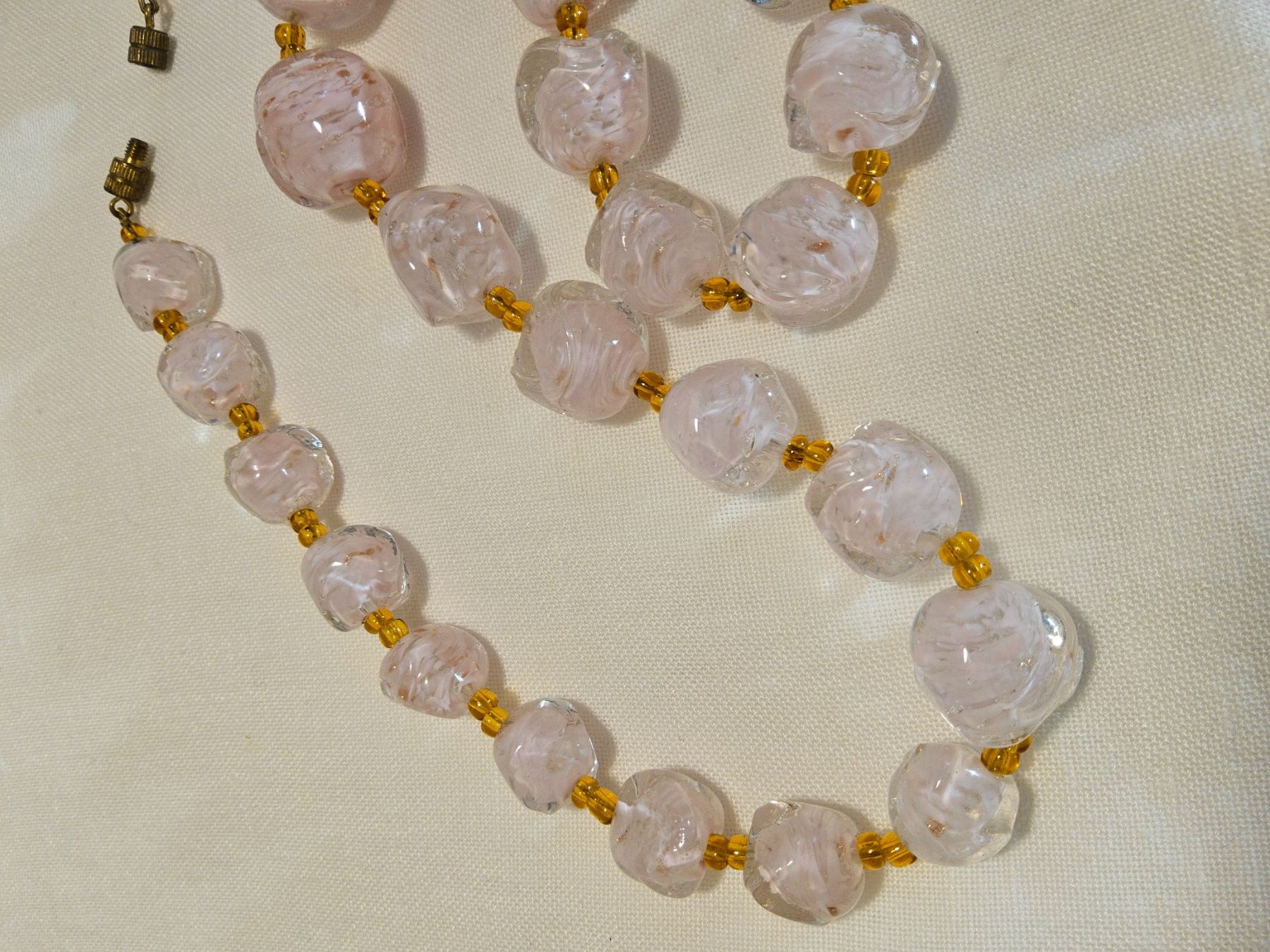 Murano Catenine: Vintage Murano Glaskette, Hellrosa/Goldig, ca 1960 – Usato da Zürich venduto da SciTec 2