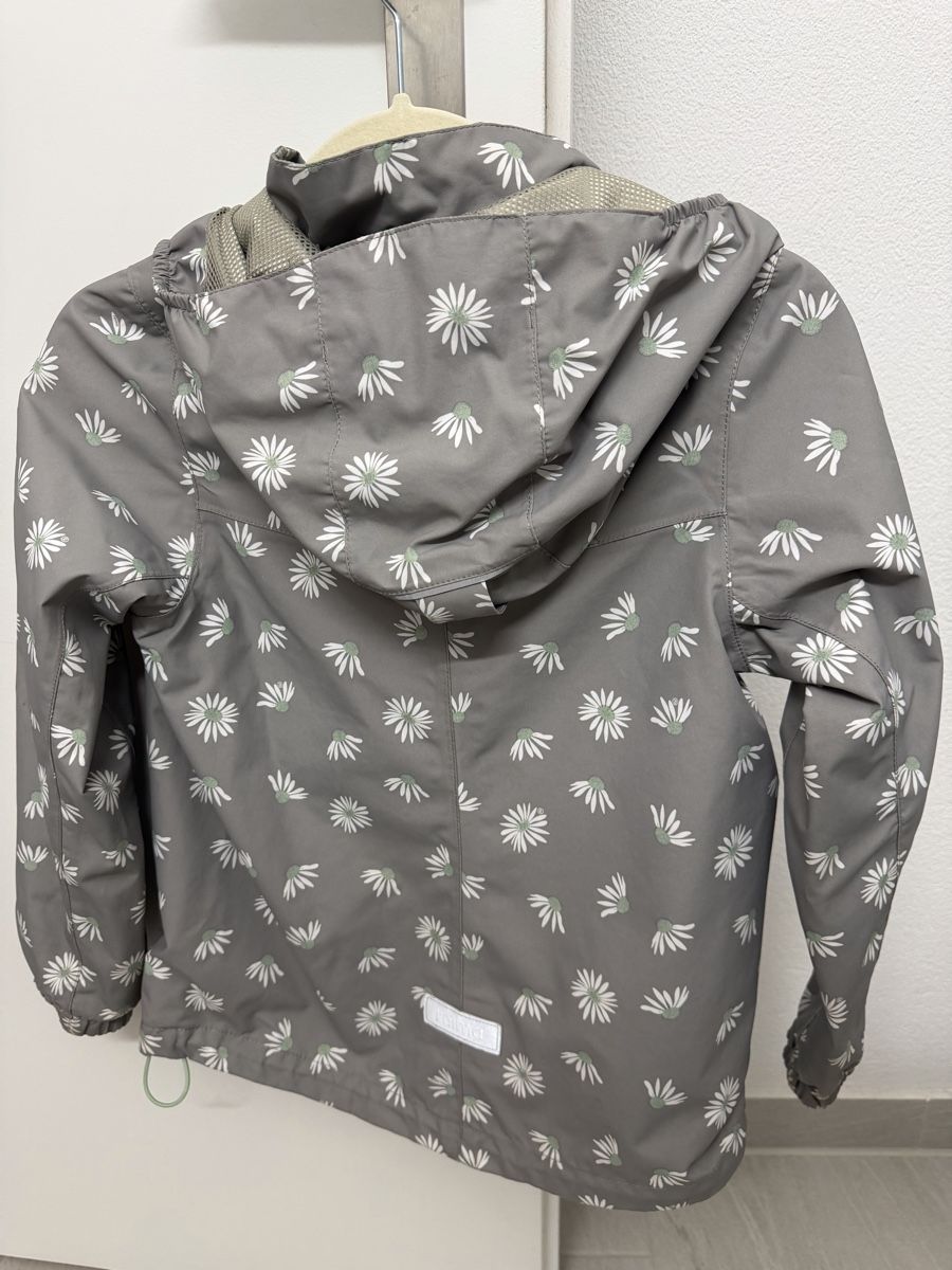 Reima Giacche & Cappotti: Reima Tec Regenjacke Gr. 134, Grau mit Blumenmuster – Usato da Zürich venduto da mirestar 1