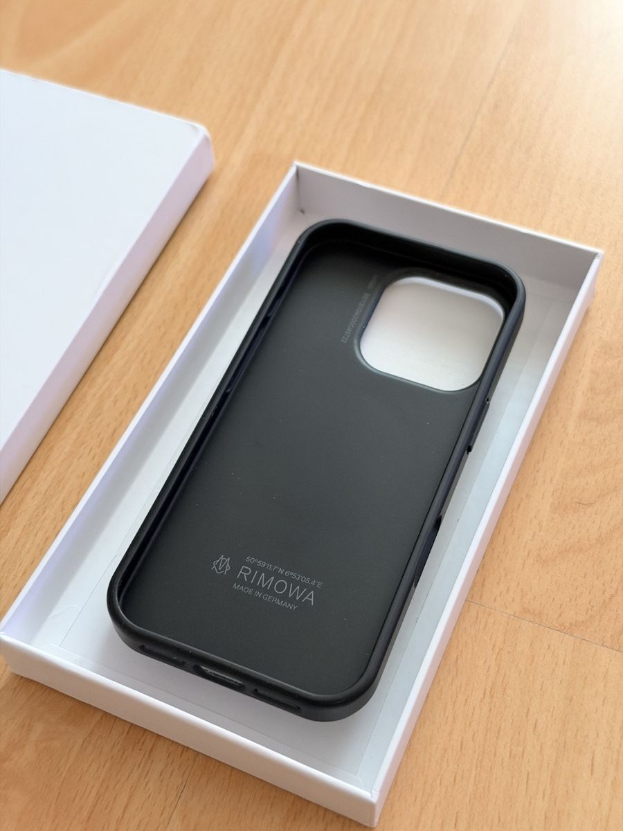 Coques & Protection écran: Black Rimowa iPhone 16 Pro cases – D'occasion à Kreuzlingen par ndo_78 3