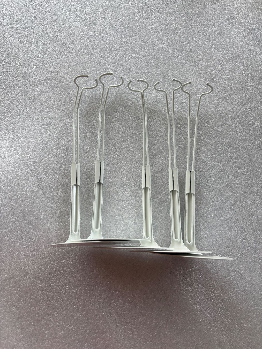 Bambole: 5 socles Barbie blancs réglables Kaiser - excellent – Usato da Bassecourt venduto da keenfind 1