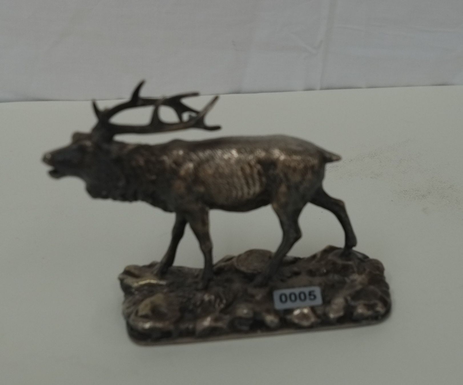Statuette: Cerf bramant – Usato da Puidoux venduto da tasbiencompris