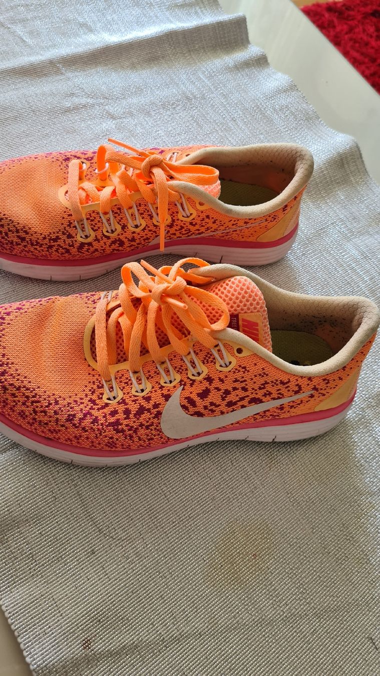 Nike Scarpe da donna: nike sportchuhe – Usato da Kriens venduto da nello-1