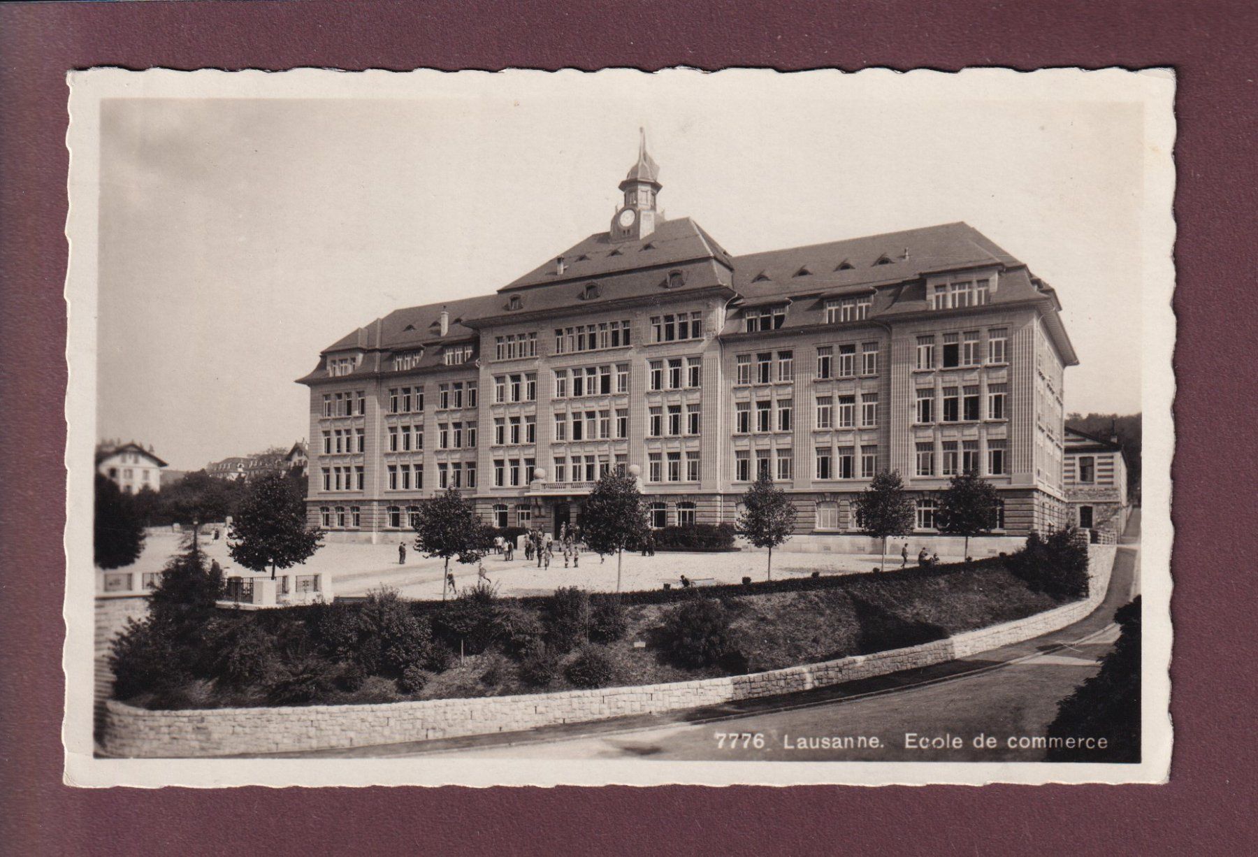 Cartoline postali: LAUSANNE - Ecole de Commerce - 1940 – Usato da Pully venduto da nicecards