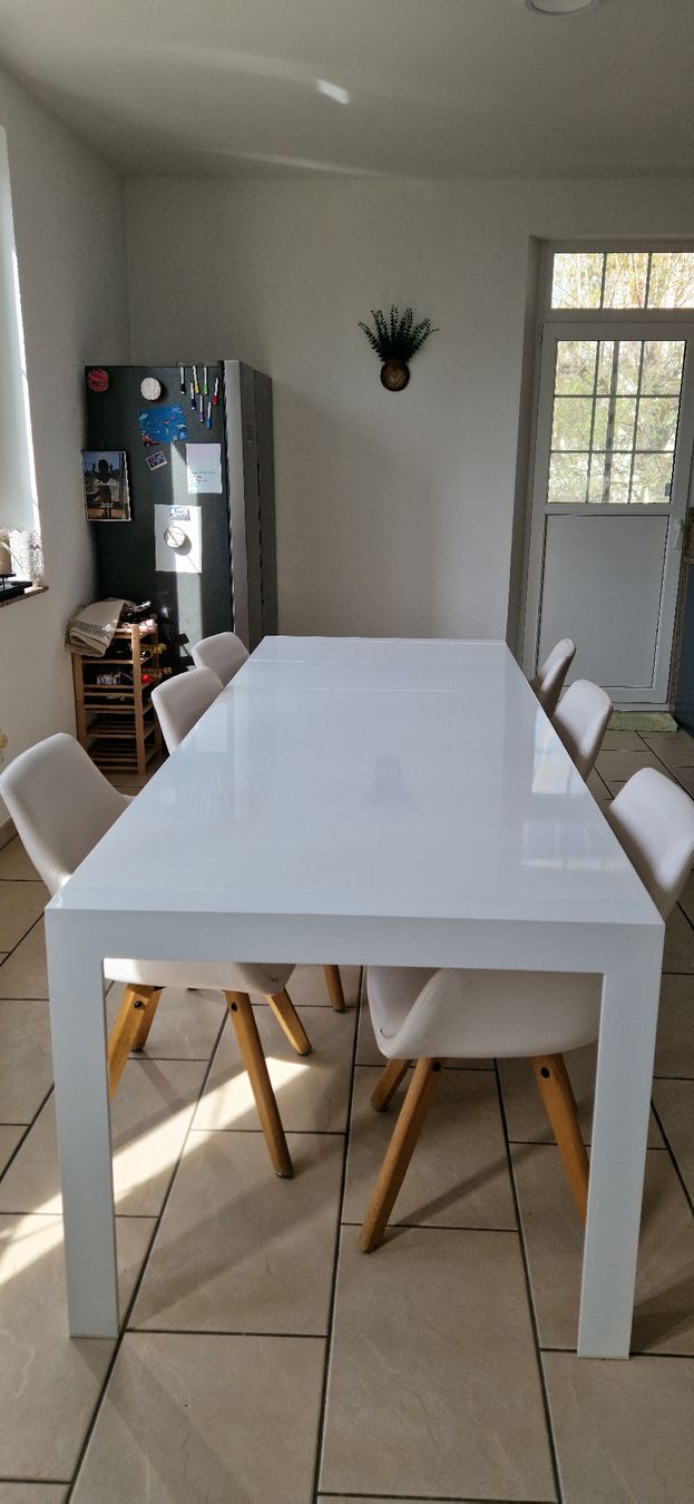 Set di tavolo e panche: Table à manger blanche extensible + 6 chaises design – Usato da Tramelan venduto da Feb12712
