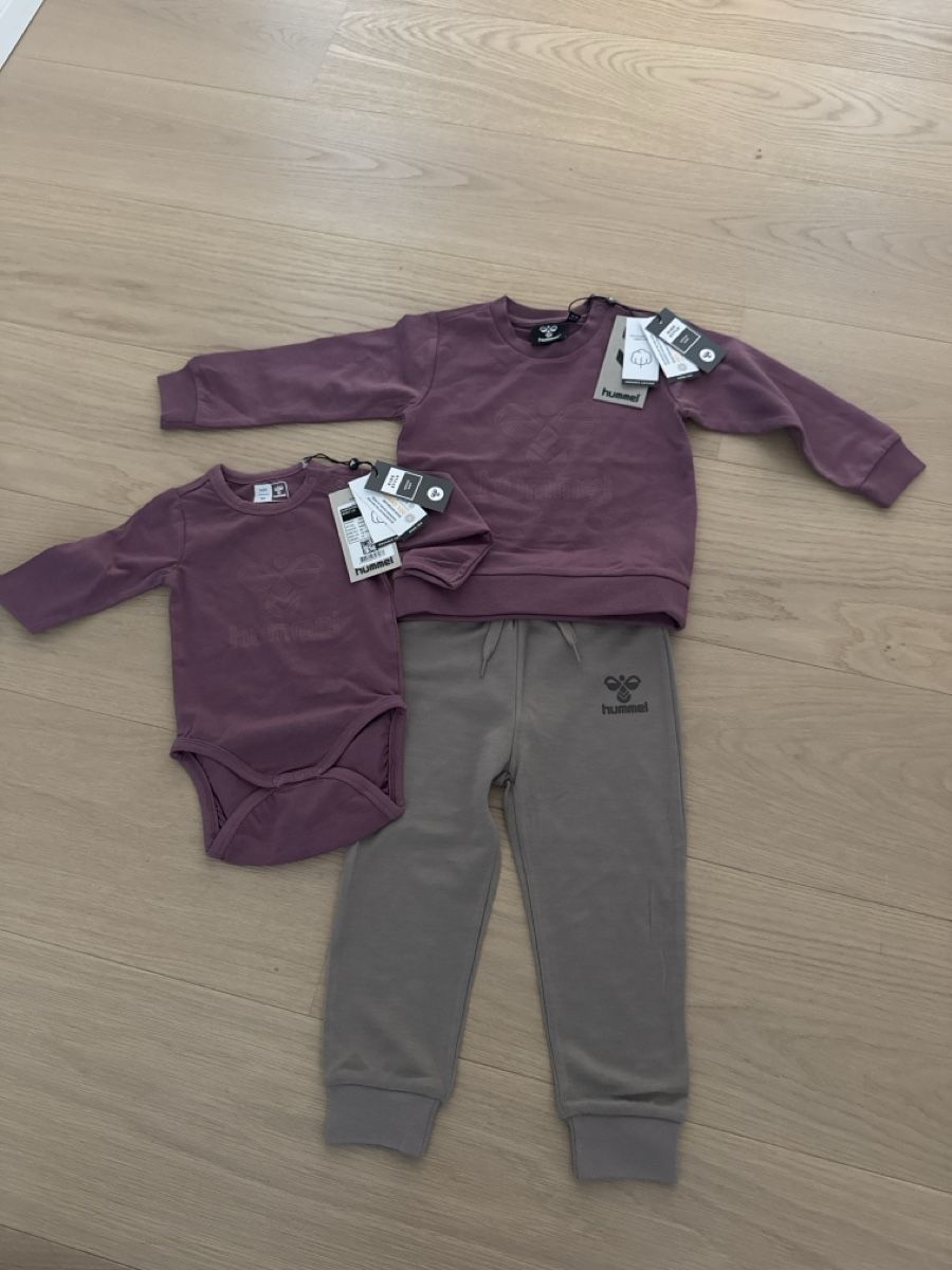 Hummel Lotti di vestiti: Hummel 3 - teiliges Set grösse 86 – Nuovo e nell'imballaggio originale da Uetikon am See venduto da Scuderiatom